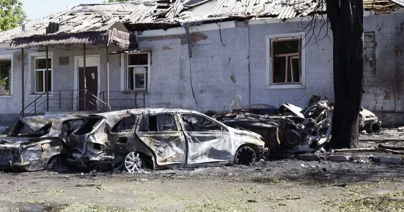 Наслідки авіаудару РФ по Золочеву Харківської області, 1 травня 2024 року. Суспільне Харків Наслідки обстрілу Золочева: є жертви, поранені, пошкоджені електромережі та водонапірна башта на порталі Gromada Group