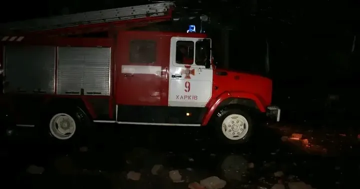 За добу рятувальники Харківського гарнізону ДСНС здійснили 33 оперативних виїзди, з яких: на ліквідацію пожеж — 13, у т.ч. спричинених військовими діями – 8; 4 – аварійно-рятувальні роботи; 10 – для надання допомоги населенню, комунальникам та поліції; 6 – інші виїзди. Про це повідомляє пресцентр служби.