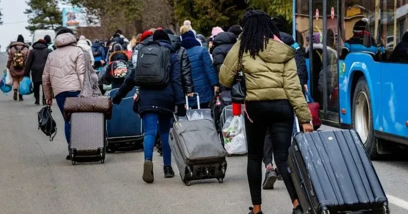 Фото з відкритих джерел В Україні спостерігається значне скорочення населення. За даними Інституту демографії, кількість населення країни в межах кордонів 1991 року знизилася до 35 млн осіб.