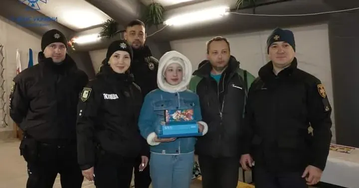 Фото ДСНС в Харківській області Конкурс малюнків від харківських рятувальників та працівників поліції