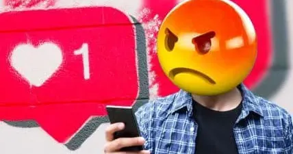 Упродовж перших тижнів широкомасштабного нападу російської федерації на український народ і державу Україна акаунт Максим Стрельник, начальника управління молоді, спорту та іміджевих проєктів Ізюмської міської ради, атакували численні агресивні російські боти. Їхньою метою було просунути і закріпити рашистські наративи на кшалт «місто потрібно було здати», «якби Ізюм не обороняли, то і місто вціліло би» або «неважливо чия влада в місті, тільки б не стріляли».