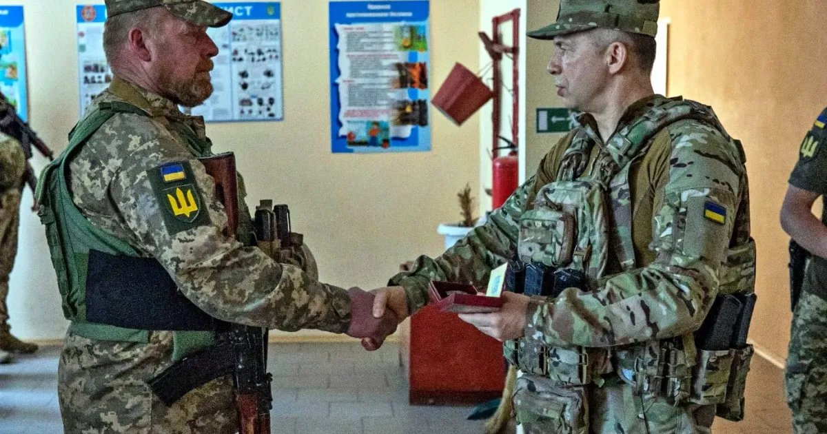 Фото: Харківський ОТЦК та СП Головнокомандувач нагородив воїна із Харківщини, який уразив близько 30 окупантів поблизу Часового Яру на порталі Gromada Group