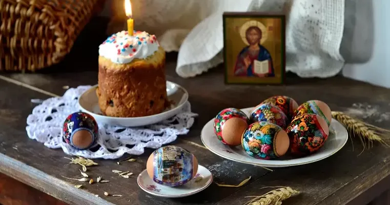 Невже Ісус спочатку воскрес для католиків, а потім для православних? Швидше за все, ні, але представники двох конфесій все одно продовжують святкувати Пасху у різні дні. Цьогоріч різниця становить майже місяць. У матеріалі намагаємося розібратися, чому так сталося.