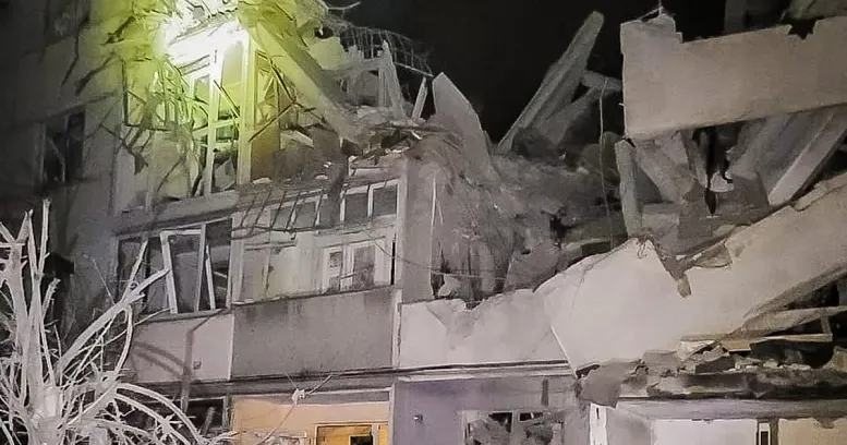 Фото: ГУ ДСНС України у Харківській області Російські КАБи влучили у житлову забудову у Куп'янську: загинула жінка, поранений чоловік на порталі Gromada Group