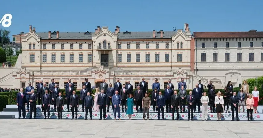 Фото TV8.md Днями 50 європейських лідерів зібралися на саміт Європейського політичного співтовариства у молдовському селі Бульбоака, що розташоване неподалік від межі окупованого росіянами Придністров’я та лише за 22 кілометри від українського кордону. Про що розповів Харківському пресклубу посол України в Республіці Молдова Марко Шевченко? Як оцінюють подію наші експерти?
