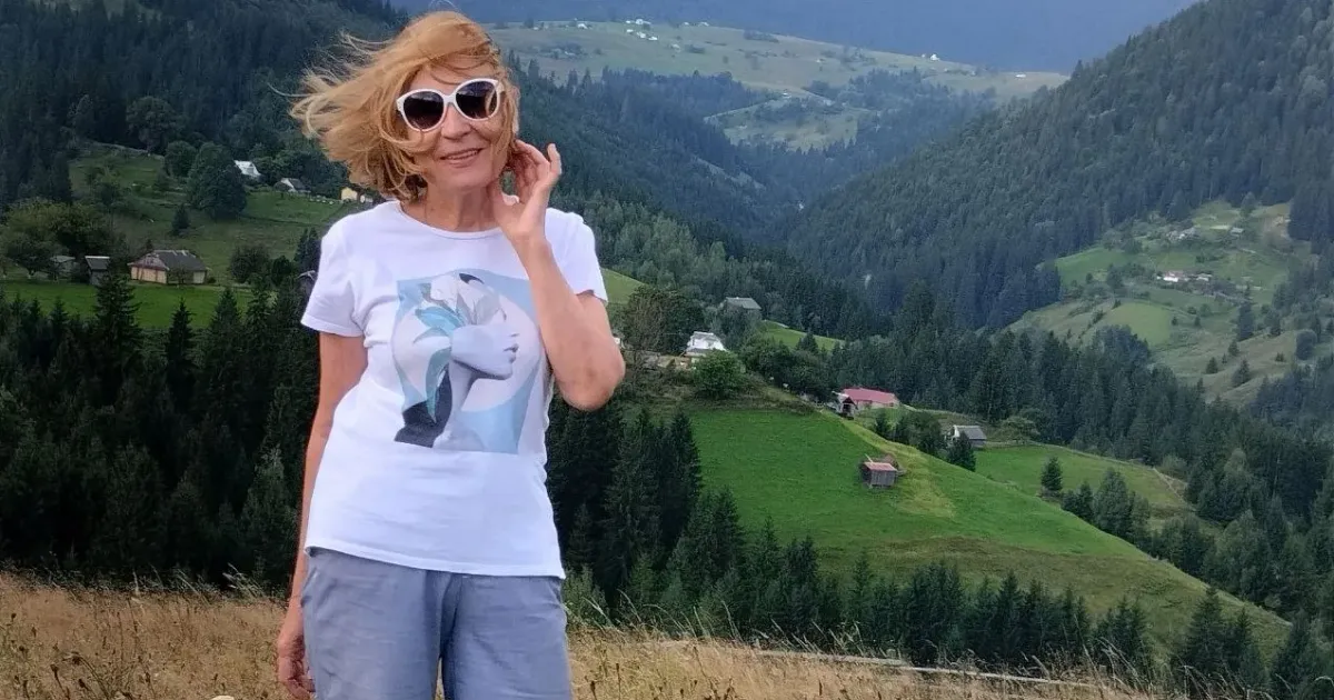Наталя Матюх у Карпатах. Фото надане героїнею статті Чебрець у клямці дверей. Карпатський щоденник харківської поетеси Наталки Матюх як спроба перезавантаження на порталі Gromada Group