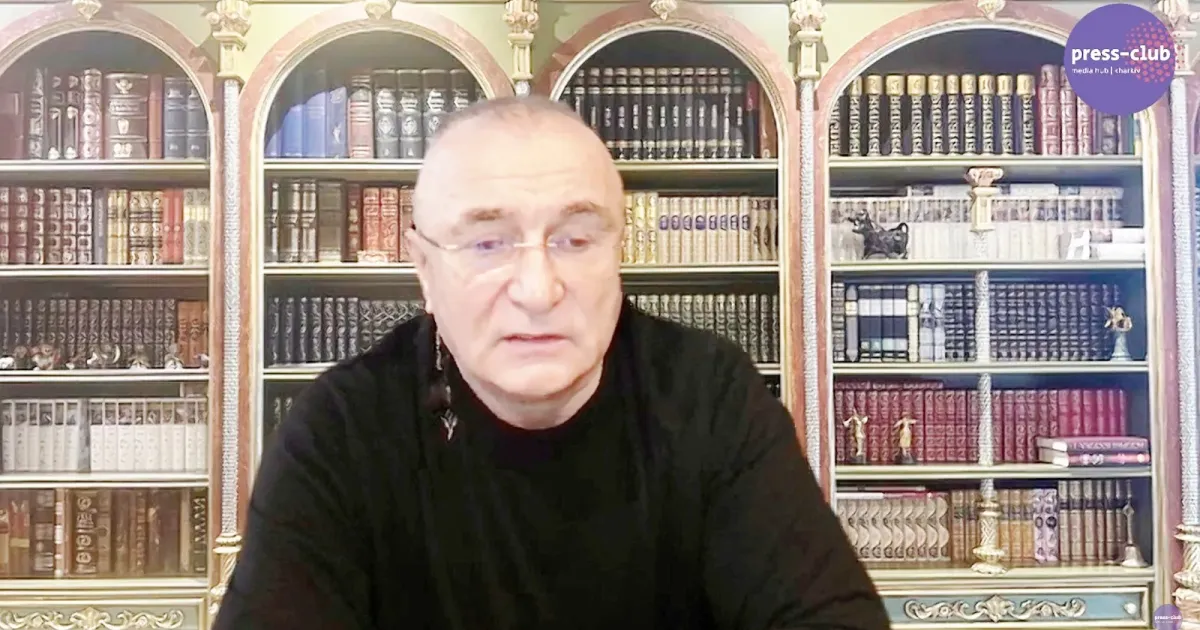 Степан Гавриш в ефірі Харківського пресклубу. Скріншот Олени Зеленіної з відео Степан Гавриш про те, чи визнають Путіна нелегітимним і чи приймуть Україну в НАТО на порталі Gromada Group