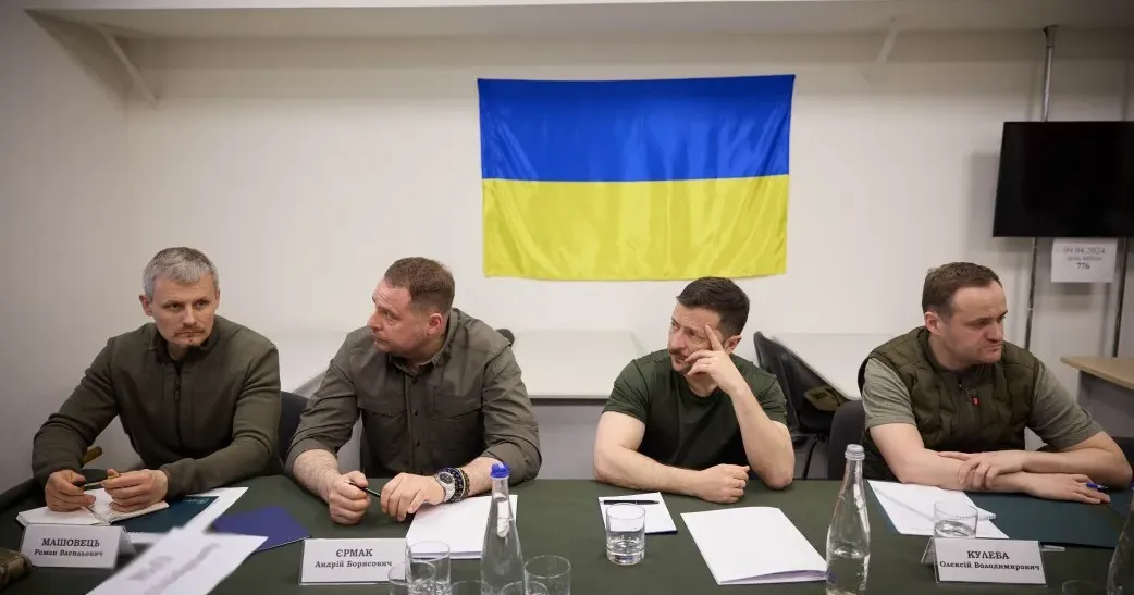 Володимир Зеленський на Харківщині 9 квітня 2024. Фото - ОП Володимир Зеленський провів нараду в Харкові на порталі Gromada Group