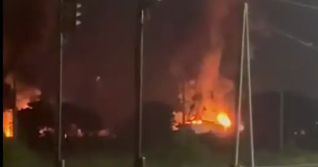 Скриншот з відео Потужний "салют" на росії. Дрони СБУ вразили дві перевалочні нафтобази в Краснодарському краї РФ на порталі Gromada Group