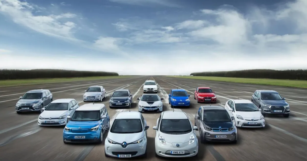 Фото з відкритих джерел У липні 2024 року український автопарк поповнили 4787 автотранспортних засобів на акумуляторних джерелах живлення (BEV). Відносно липня минулого року попит на електромобілі зріс на 38%.