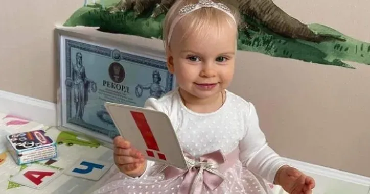 Аліса Шматько. Фото: Лана Вєтрова Однорічна мешканка Харкова Аліса Шматько ще не вміє говорити, однак візуально визначає всі літери української абетки