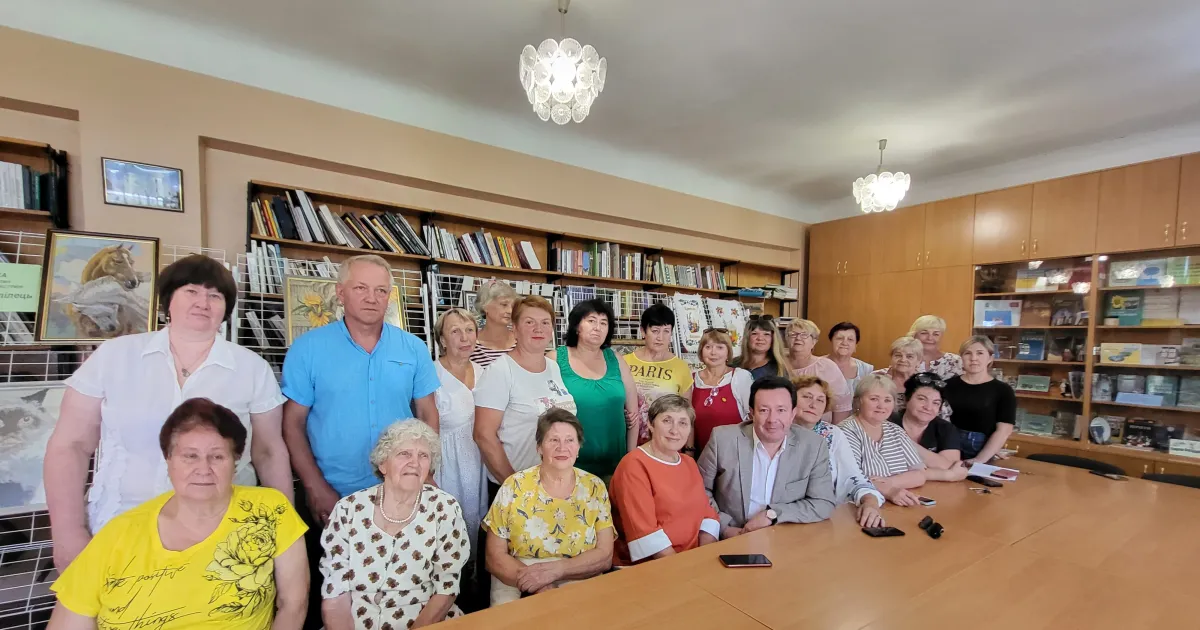 Фото Катерини Гаврилової У Богодухові пройшов "Жіночий медіаклуб" з відомим журналістом, телеведучим Ігорем Жуковим і представницями громади в Богодухівській міській публічній бібліотеці в межах проєкту "Харківського прес-клубу" на порталі Gromada Group