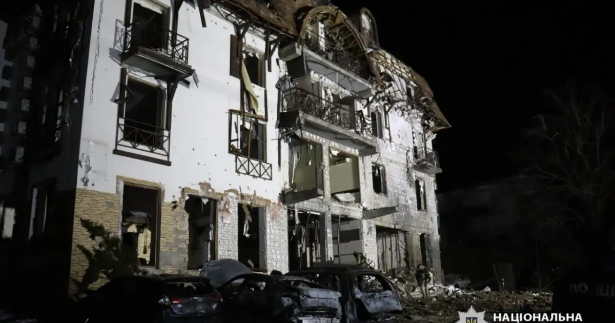 Ще один готель зруйнувала російська ракета. Фото - Нацполіція Харківської області Ще один готель зруйнувала російська ракета. Знову поранені іноземні журналісти на порталі Gromada Group