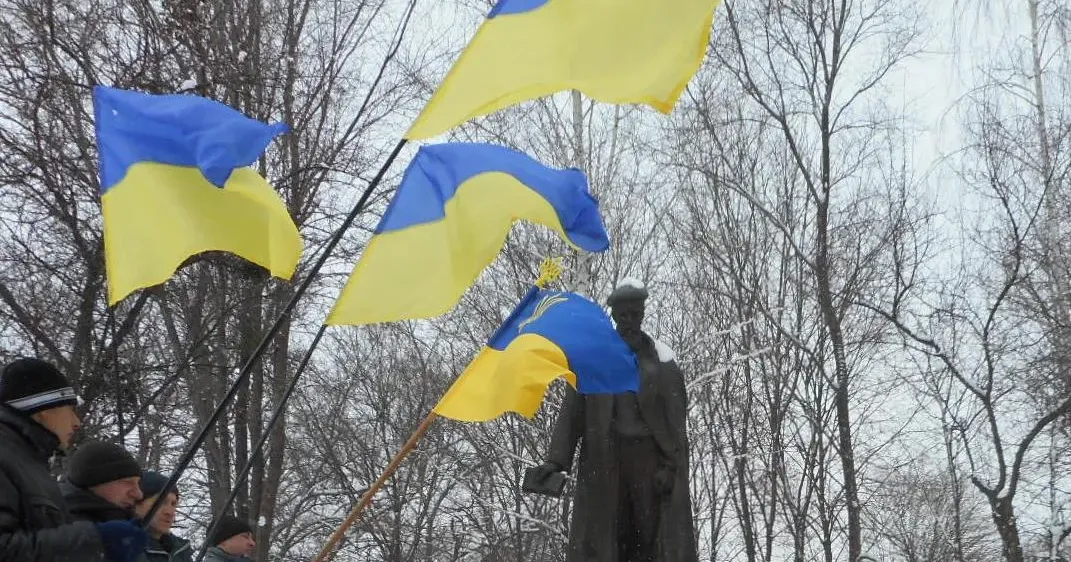 Пам'ятник Павлу Грабовському у Валкаї. Фото з відкритих джерел Пам’ятник поету-солдату двічі споруджували у Валках за радвлади на порталі Gromada Group
