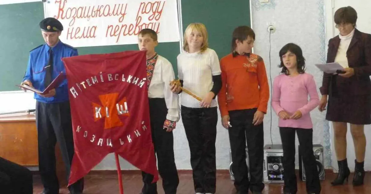 Вчитель історії Олег Михайлев створив у школі Артемівський козацький кіш Вчитель історії Олег Михайлев створив у школі Артемівський козацький кіш