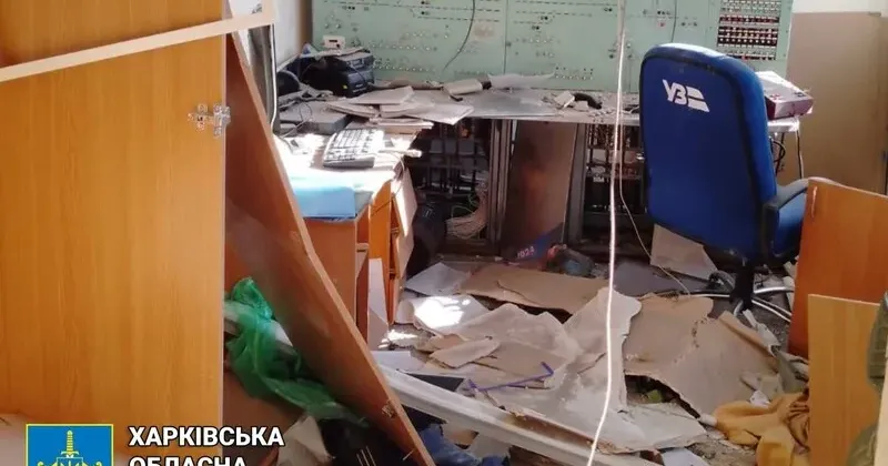 13 липня окупанти завдали двох ракетних ударів по залізничному вокзалу в Будах. Фото: Харківська обласна прокуратура По залізничному вокзалу в Будах РФ, імовірно, ударила двома "Іскандерами". Кількість постраждалих зросла на порталі Gromada Group