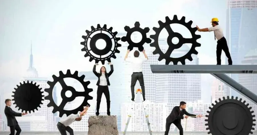 Чи можна під час війни знайти роботу у Харкові? Як довго триває пошук? Чи збільшується кількість вакансій, що пропонують роботодавці? Скільки безробітних претендує на одну вакансію? Які зміни відбулися у законодавстві щодо отримання статусу безробітного та працевлаштування під час воєнного стану? Отже, про харківський ринок праці у воєнних реаліях.