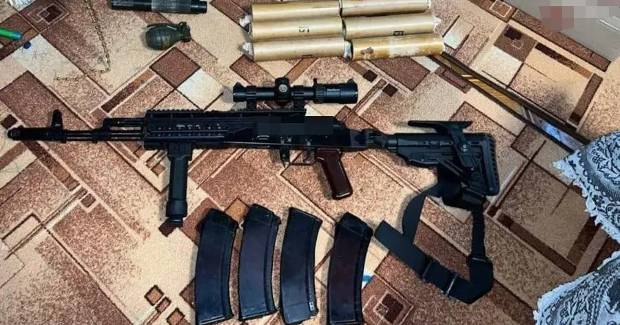 Поліція затримала мешканця Харкова, який зберігав значний асортимент зброї і боєприпасів з метою продажу.