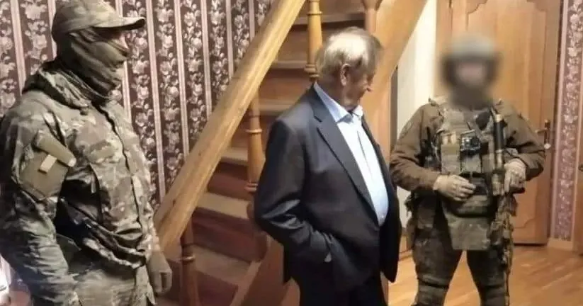 Думаю, не я одна не можу відійти від потрясіння вже тиждень! Мова про «плівки Богуслаєва». Ціла палітра емоцій! І питання без відповіді: як можна було "проковтнути" ракетний обстріл дітища всього свого життя - "Мотор Січі"? Невже 84-річний В’ячеслав Богуслаєв всерйоз сподівався, що окупанти залишать його президентом уславленої корпорації? Що ж лишилося "за кадром"?