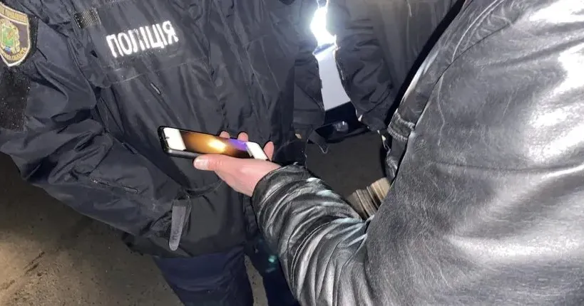 Вночі після ворожого обстрілу зрадник здійснював відеофіксацію прильотів