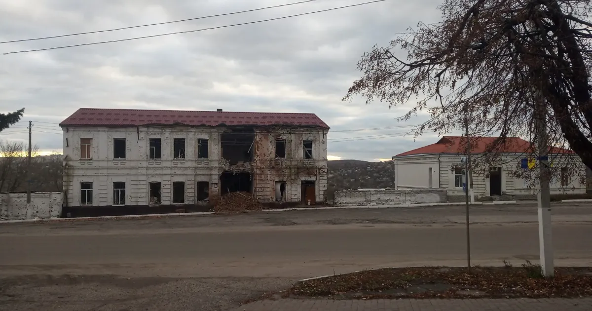 Розмова з начальником Куп’янської міської військової адміністрації Харківської області Андрієм Беседіним. Як владі, що прийшла на місце колаборантів, вдається протидіяти гуманітарним та кадровим викликам? Автор фото – Олександр Ківшар.