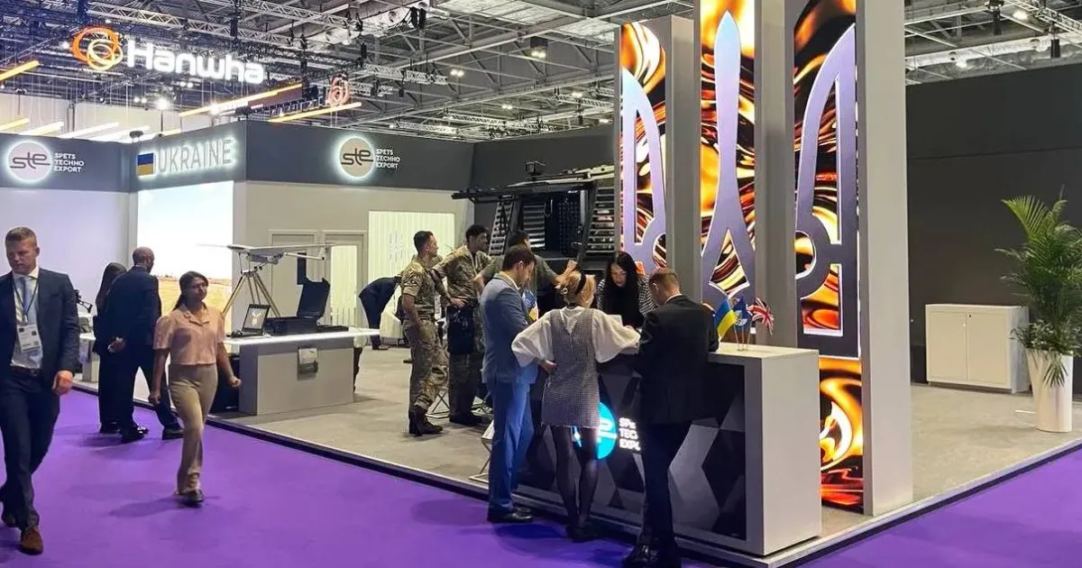 Україна на Міжнародній виставці озброєння та безпеки DSEI 2023. Фото: тг-канал\Олександр Камишін Український військово-промисловий комплекс представив на міжнародній виставці озброєння та безпеки DSEI 2023 новітні зразки зброї, перевіреної в реальних бойових умовах.