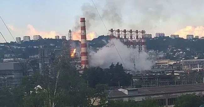 Фото: НПЗ у Туапсе атакували українські дрони (росЗМІ) Після атаки українських дронів НПЗ у російському Туапсе "втомився" та перестав працювати на порталі Gromada Group