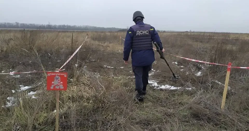На Харківщині потенційно замінованими вважаються понад 570 тисяч гектарів земель сільськогосподарського призначення Уряд запустив процедуру компенсації вартості розмінування с/г земель, зокрема для фермерів,