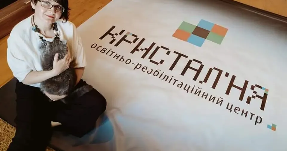 Наукотерапія... Що це таке? Цього терміну ви поки що не знайдете в енциклопедіях (що необхідно, звичайно, виправити!). Але це, безумовно, відкриття в освіті та психологічній реабілітації людини. Автор відкриття та терміну – харків’янка Вікторія Круглова.