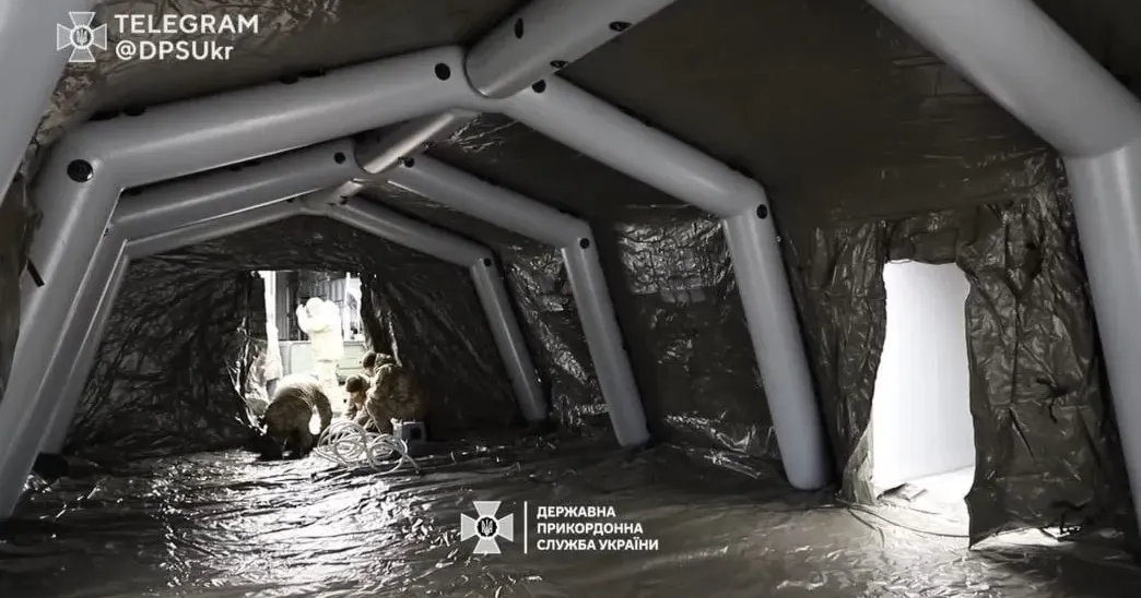 Головна світлина новини на сайті Gromada Group Нідерланди передали українським прикордонникам польовий шпиталь на порталі Gromada Group