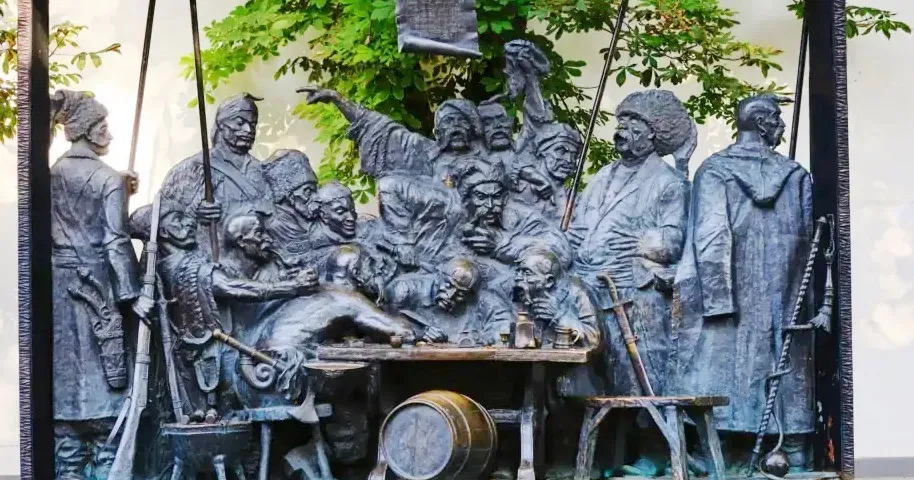 Кубань. Скульптурна композиція в місті Краснодарі за мотивами картини художника Іллі Рєпіна (Ріпина) «Запорожці». Фото: Shutterstock Кубань. Скульптурна композиція в місті Краснодарі за мотивами картини художника Іллі Рєпіна (Ріпина) «Запорожці». Фото: Shutterstock