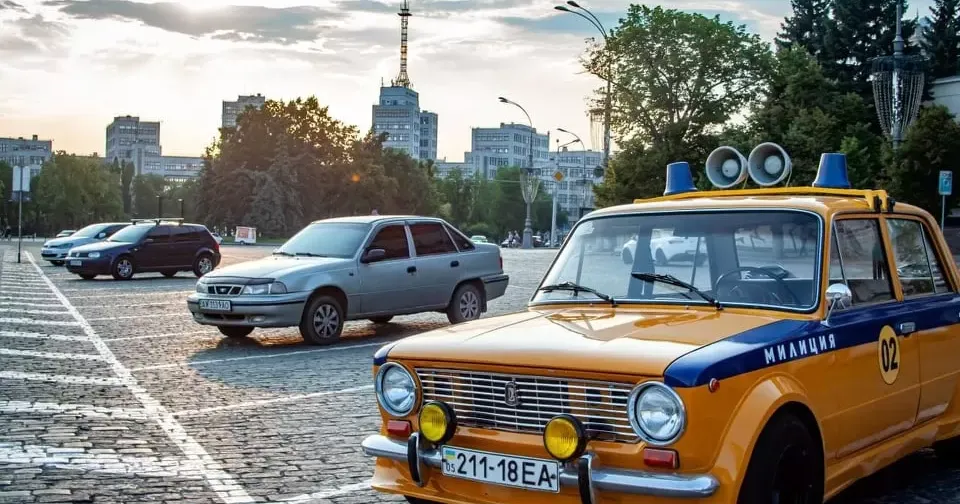 Одноденне ралі на ретроавтомобілях із сім’ями та друзями поєднало Харків та Суми