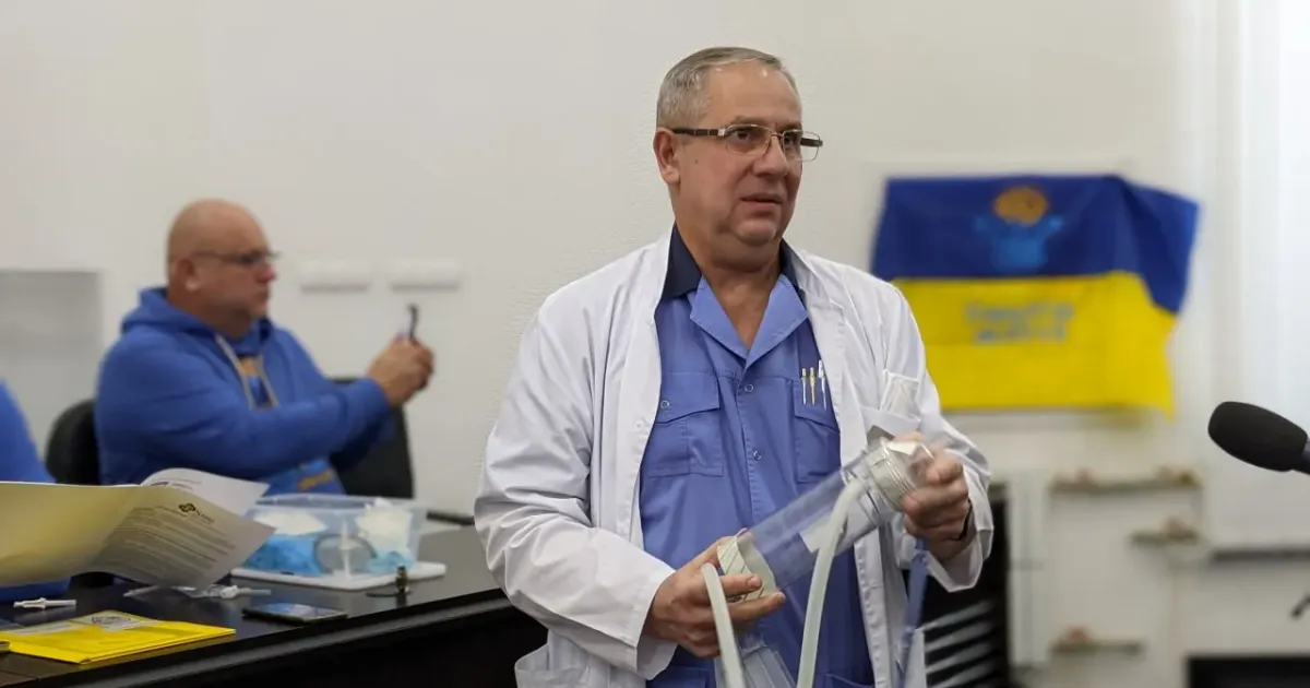 Український Благодійний фонд "Синергія життя" передав харківським лікарням спеціальні хірургічні набори від американських партнерів SISU Global Health та ForWellBeing.