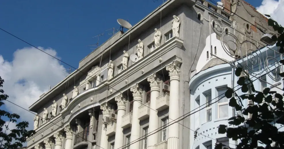 Український модерн. Архітектурний стиль вулиці Сумська. Довоєнне фото авторки. Український модерн. Архітектурний стиль вулиці Сумська. Довоєнне фото авторки.