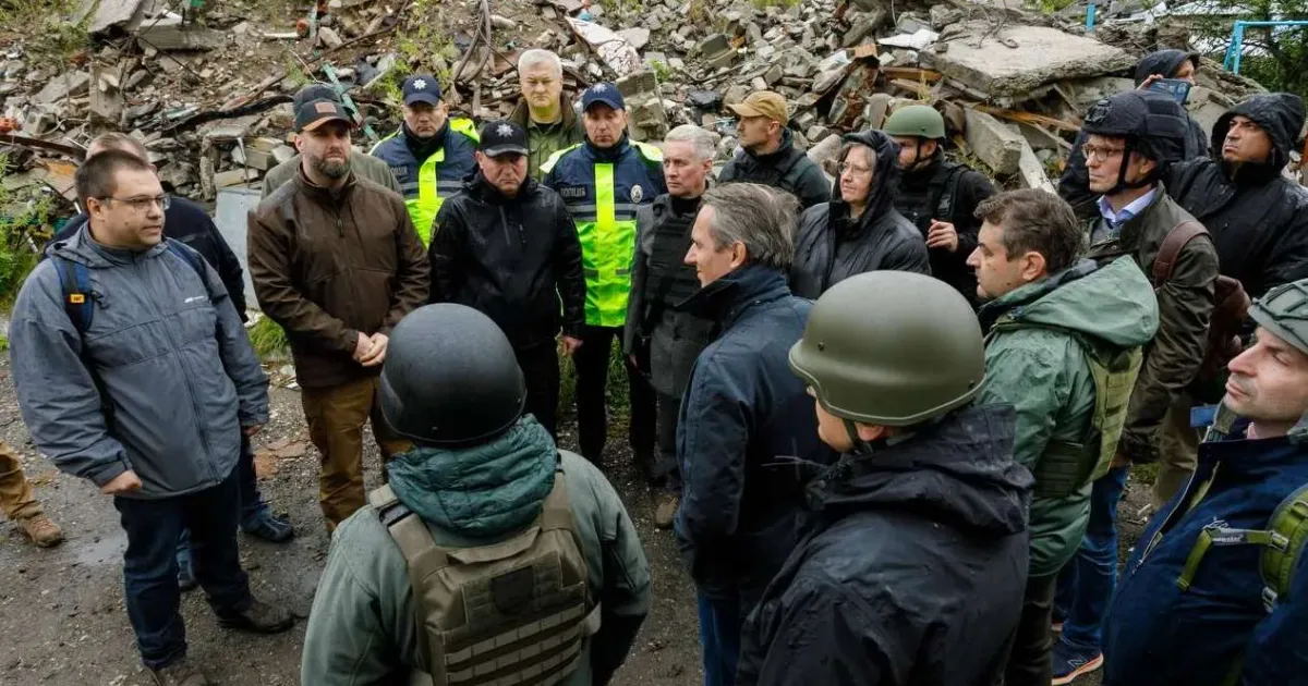 До Ізюму приїхали дипломати понад 20 країн, у тому числі, делегати з Австрії, Литви, Іспанії, Франції, Словенії, Данії та Туреччини