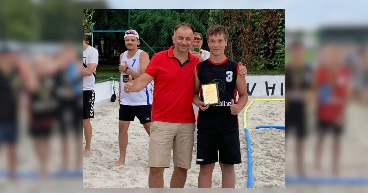 Джерело: Асоціація пляжного гандболу України Харків'янин Андрій Чебан став кращим гравцем чемпіонату України з пляжного гандболу на порталі Gromada Group