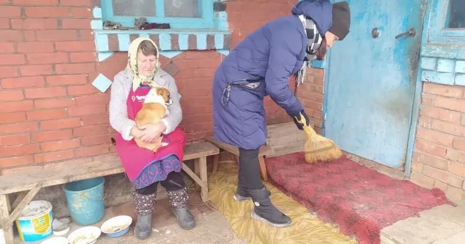 Підвищено зарплати працівникам установ, закладів та організацій, що фінансуються з державного бюджету, на територіях активних та можливих бойових дій. А також працівникам надавачів соціальних послуг комунального сектору на територіях, де ведуться бойові дії. Відповідна Постанова була прийнята на засіданні Кабміну.