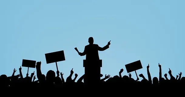На днях Виктор Медведчук заговорил и стал давать показания против Петра Порошенко. Фактически сегодня в глазах общественного мнения дезавуированы сразу две некогда топовые политические фигуры. Причем, представители противоположных политических полюсов. Один - пророссийский, другой, скажем так, - национал-консервативный. Но речь сегодня пойдет не о личностях...