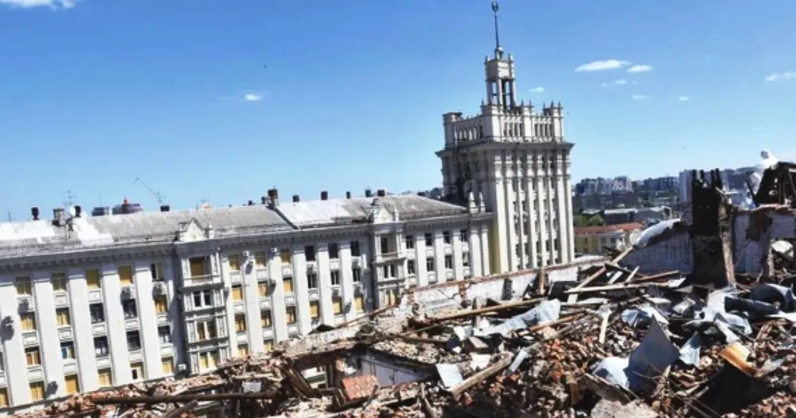 Харків. Фото з відкритих джерел Увагу "Громади" привернула свіжа інформація агентства Reuters про те, що компанії з Центральної Європи вже підшукують місця, підписують контракти і запускають проекти в глибинах України, що роздирається війною, шукаючи плацдарм для відновлювальних робіт на сотні мільярдів доларів.