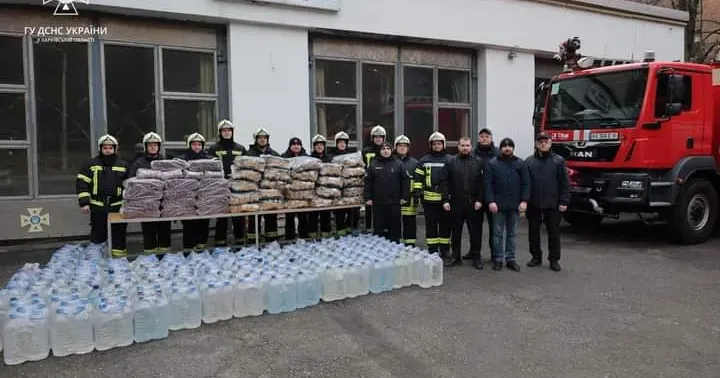 Фото ДСНС в Харківській області Гуманітарну допомогу передали харківським рятувальникам