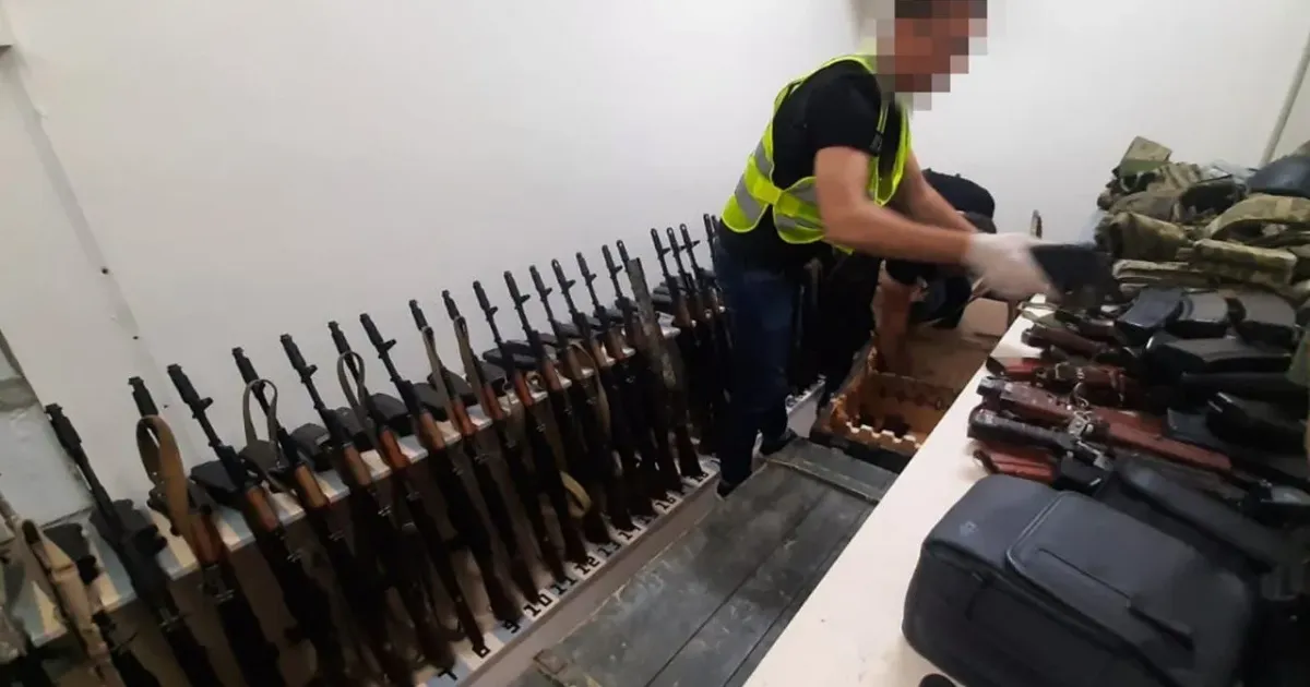 Здати зброю та боєприпаси до підрозділів поліції громадяни зможуть з 1 до 30 листопада 2022 року.