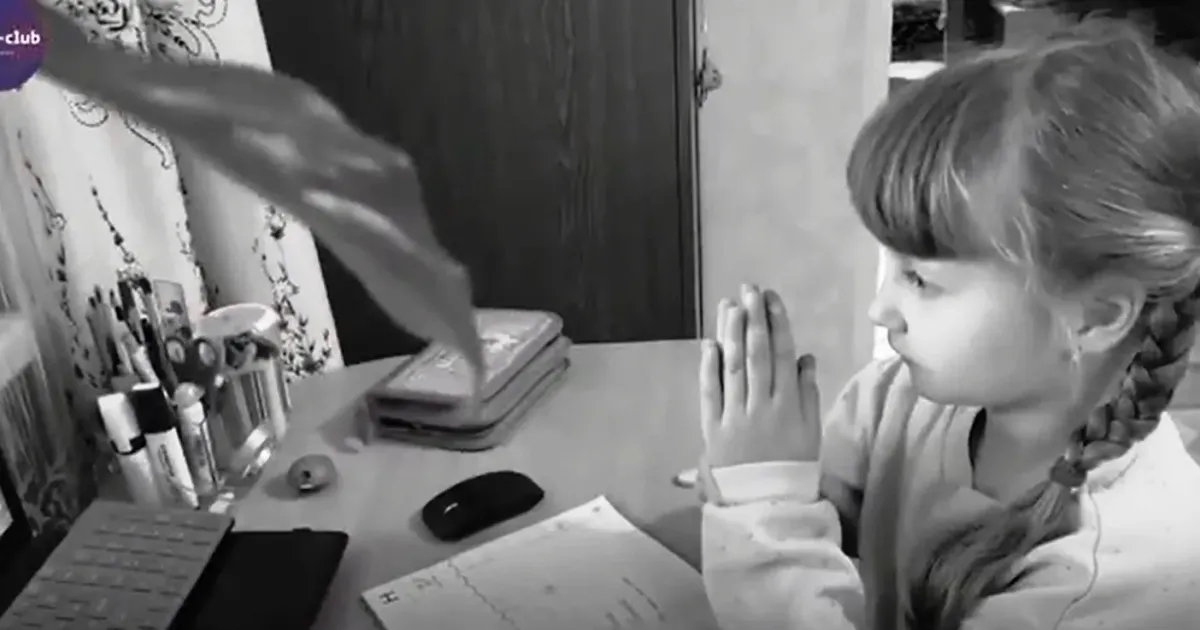 Кадр з фільму "Білий цвіт калини". Йде полювання на дух України, йде полювання! Але хіба може вбити дух народу? «Громада» зібрала для вас добірку документальних фільмів та розслідувань листопада про Харків та Харківщину на війні, а також про резонансні події та дати. Не пропустіть!